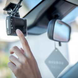 ドライブレコーダーが暴く不倫の真実！ドラレコから浮気を確信した事例と正しい対処法